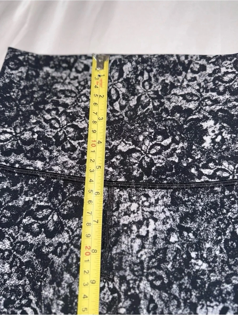 lululemon athletica Women Black & White Floral-Print High-Rise Leggings Size 6/S